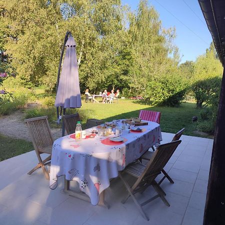 Chambre et salle de bain privative dans maison à la campagne Serley Esterno foto