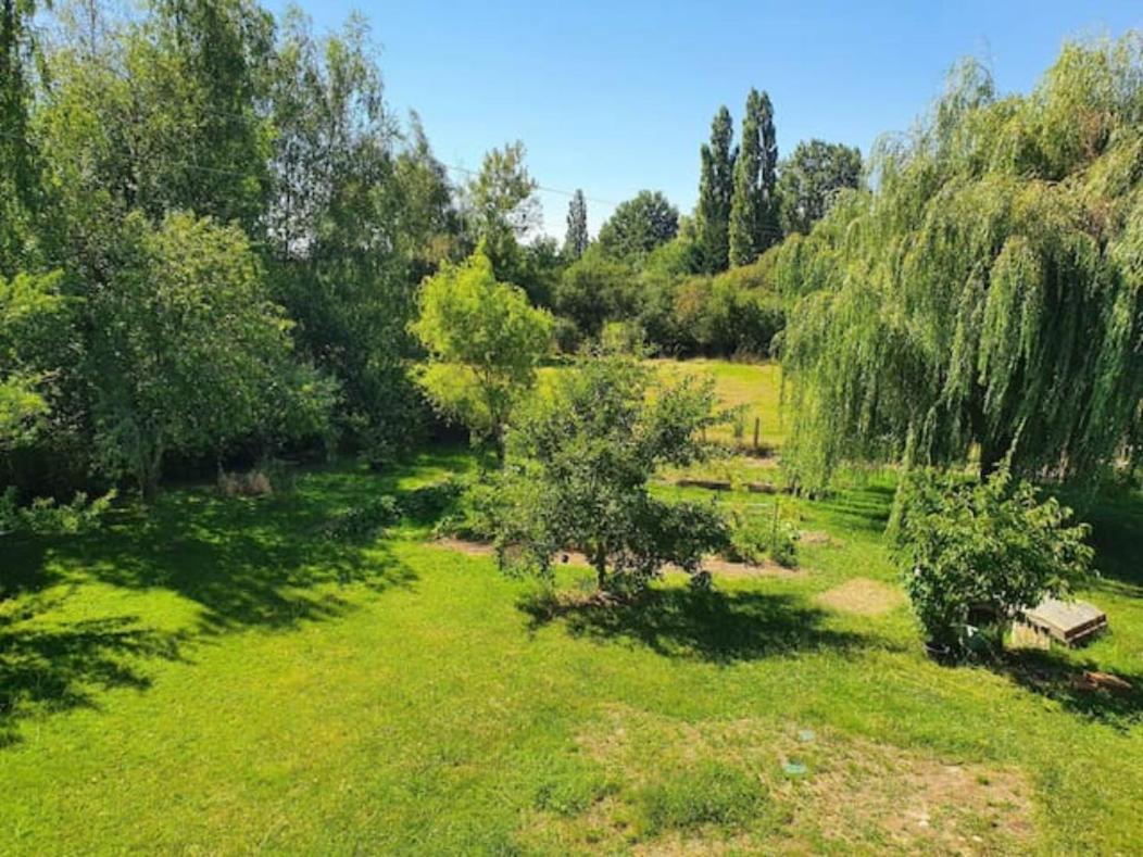Chambre et salle de bain privative dans maison à la campagne Serley Esterno foto