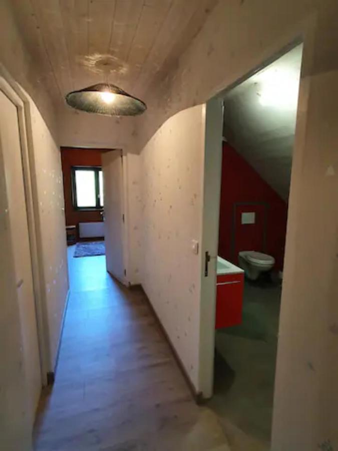 Chambre et salle de bain privative dans maison à la campagne Serley Esterno foto