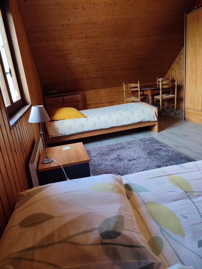 Chambre et salle de bain privative dans maison à la campagne Serley Esterno foto