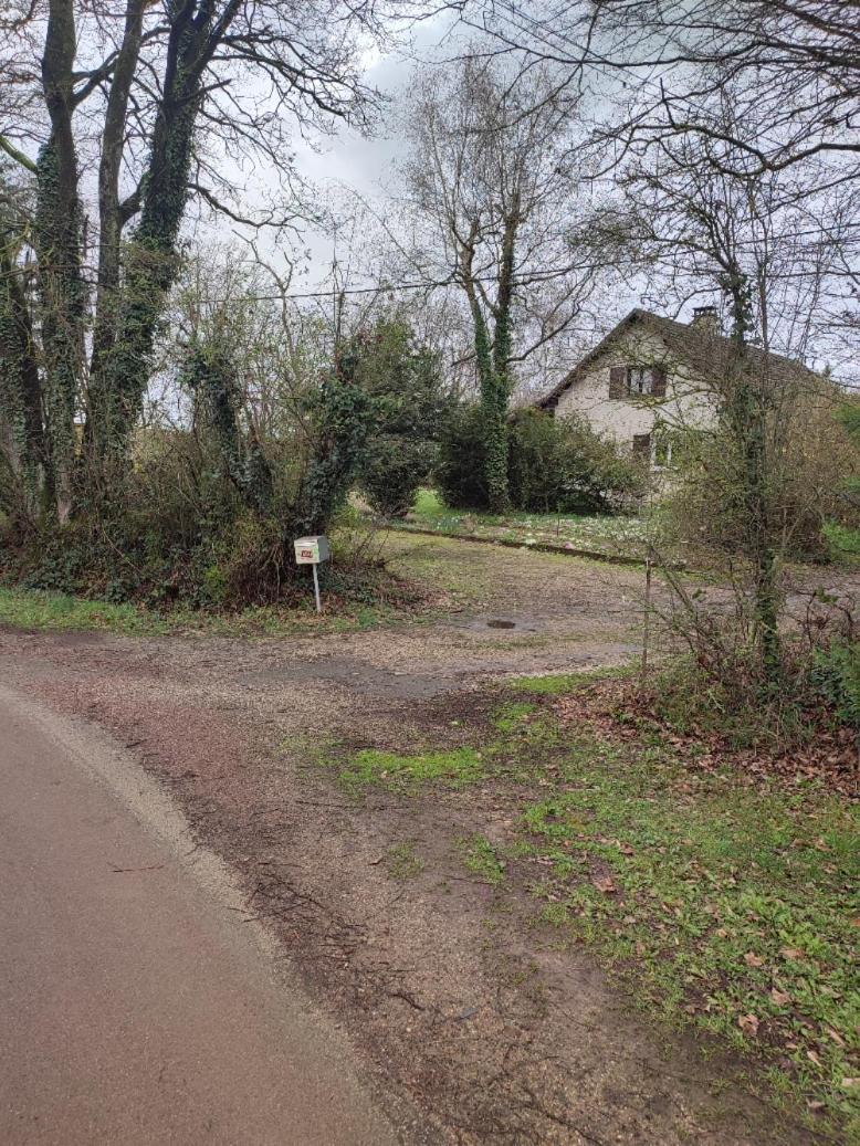 Chambre et salle de bain privative dans maison à la campagne Serley Esterno foto