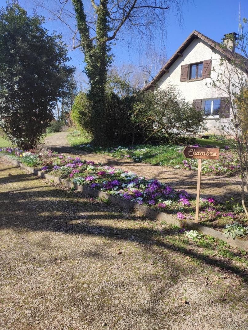 Chambre et salle de bain privative dans maison à la campagne Serley Esterno foto