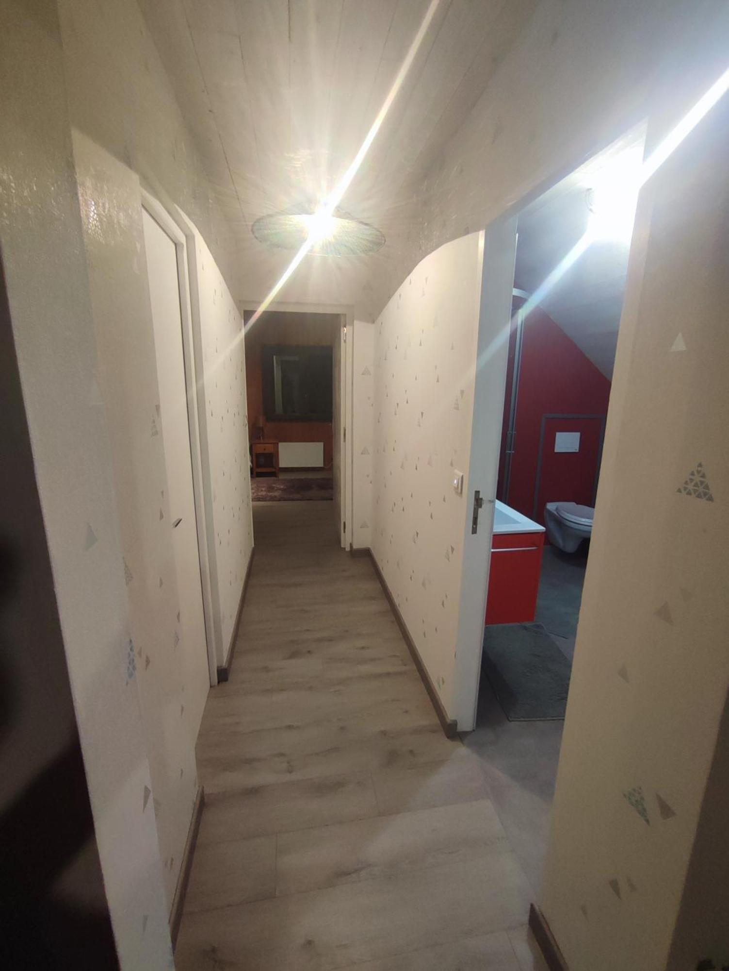 Chambre et salle de bain privative dans maison à la campagne Serley Esterno foto